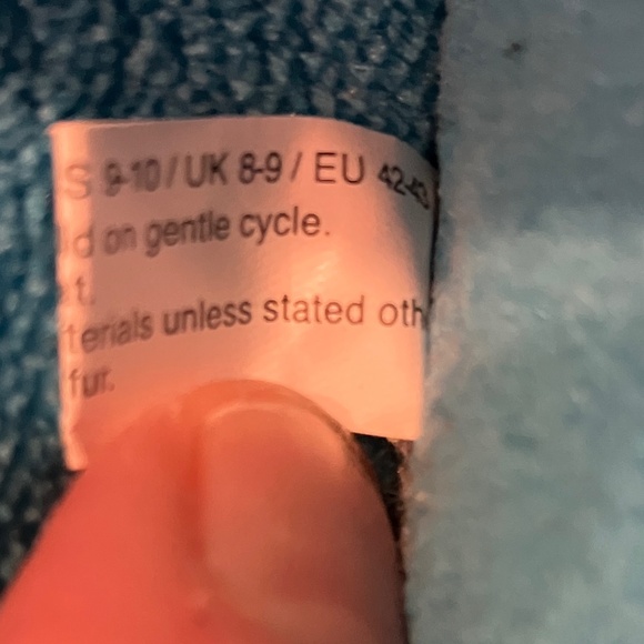 Memory foam, size 9-10, machine washable slippers - Picture 5 of 5